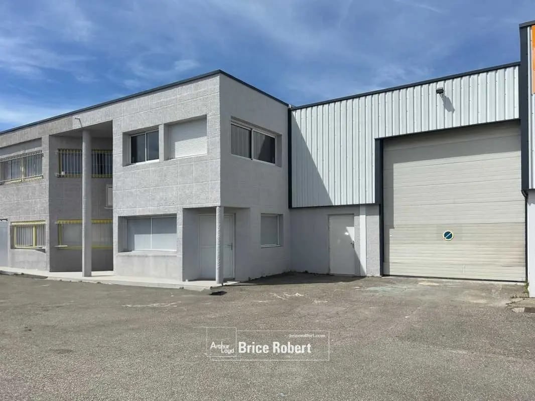 Flex in Chassieu for sale Building Photo- Image 1 of 10