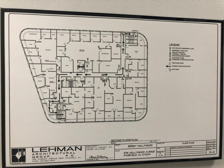 376 Hollywood Ave, Fairfield, NJ à louer - Photo du bâtiment - Image 3 de 12