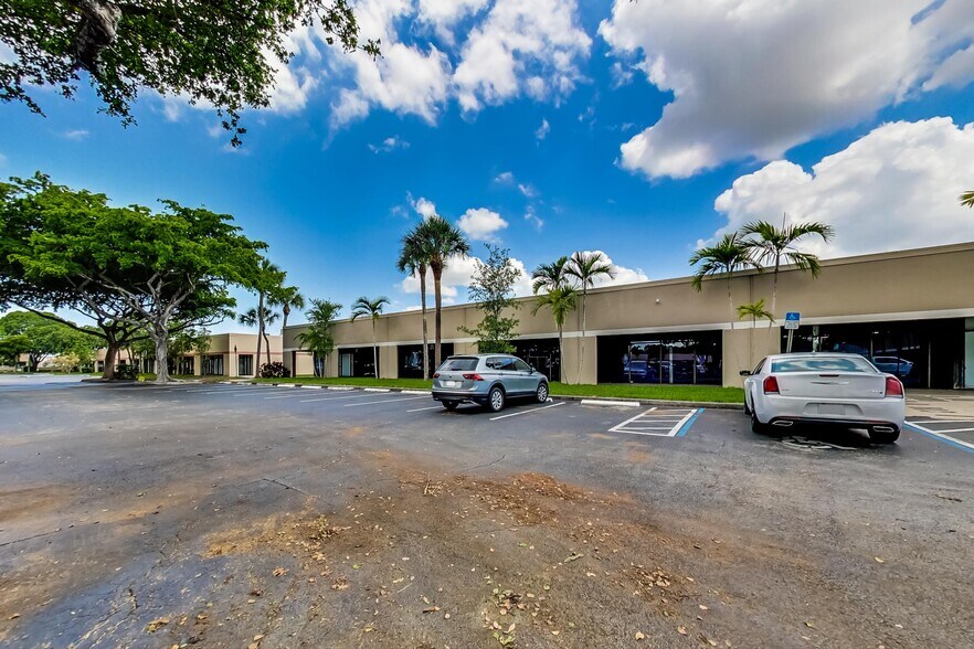 4850 N State Road 7, Fort Lauderdale, FL à louer - Photo du bâtiment - Image 3 de 5