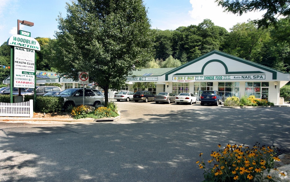 126-130 Woodbury Rd, Woodbury, NY for lease - Building Photo - Image 2 of 11