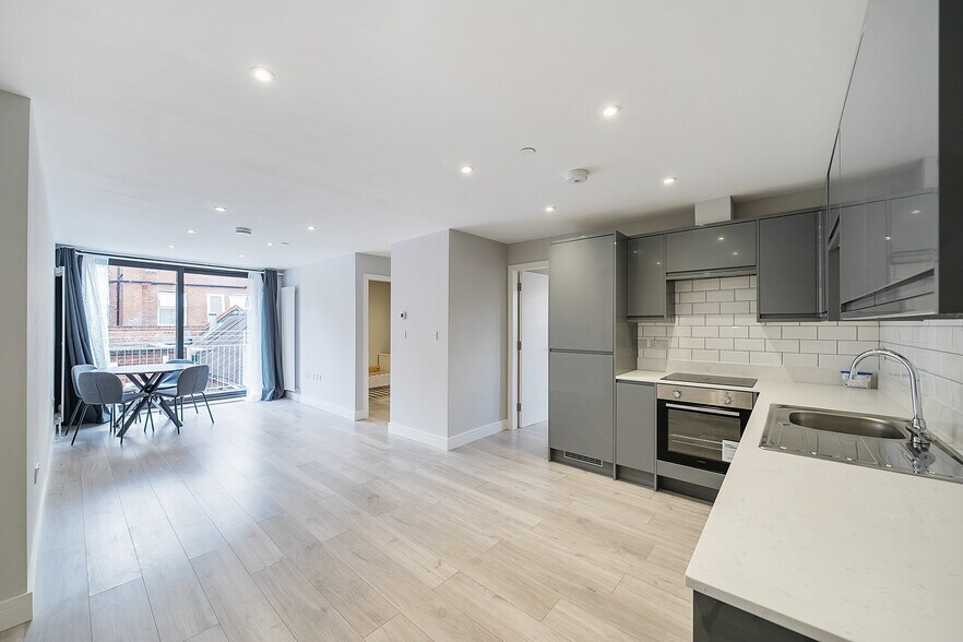 Queens Pl, Ascot à vendre - Photo intérieure - Image 2 de 8