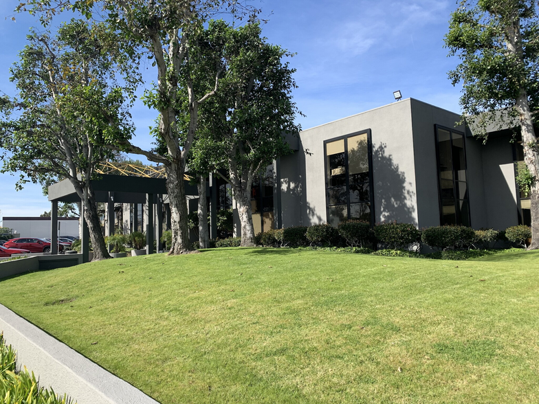 5301 Beethoven St, Playa Vista, CA à louer - Photo du bâtiment - Image 3 de 18