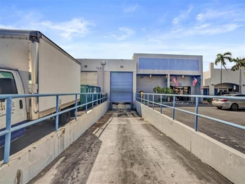2360 W 76th St, Hialeah, FL for sale - Building Photo - Image 2 of 14