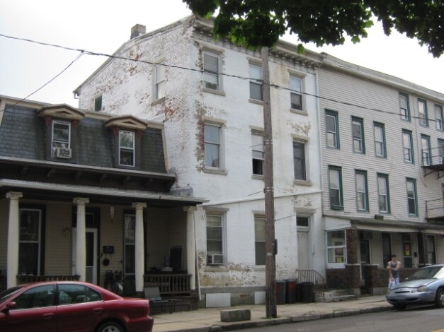 326 W BROAD St, TAMAQUA, PA à vendre - Photo du bâtiment - Image 2 de 3