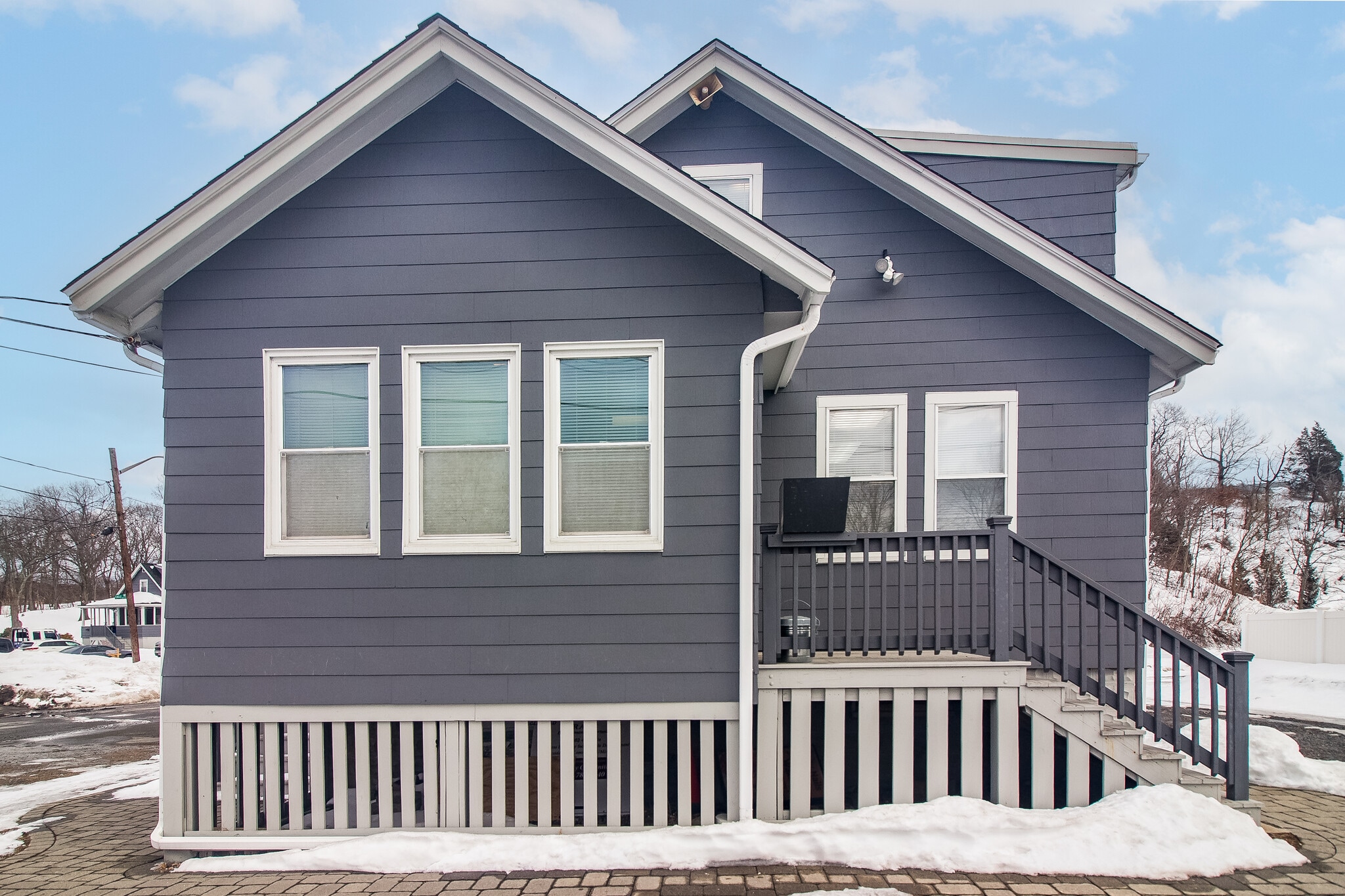 17 Lark Ave, Saugus, MA for lease Primary Photo- Image 1 of 12