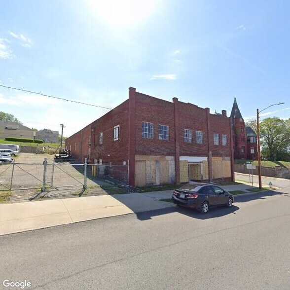 317 S 9th St, Saint Joseph, MO à vendre - Photo du bâtiment - Image 2 de 11