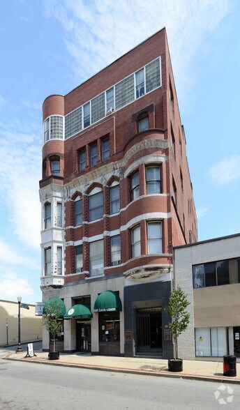 255 Main St, Pawtucket, RI à vendre - Photo du bâtiment - Image 2 de 34
