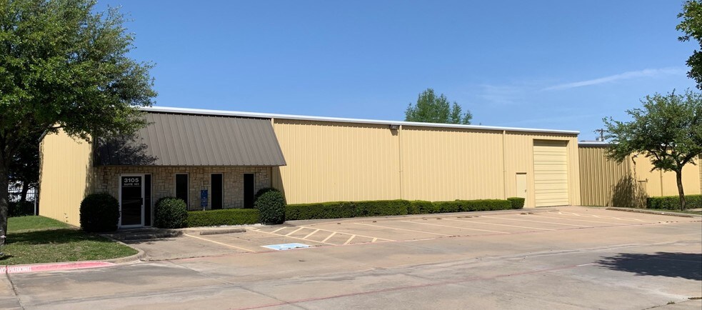 3105 Lomita Dr, Lancaster, TX à vendre - Photo du bâtiment - Image 1 de 9