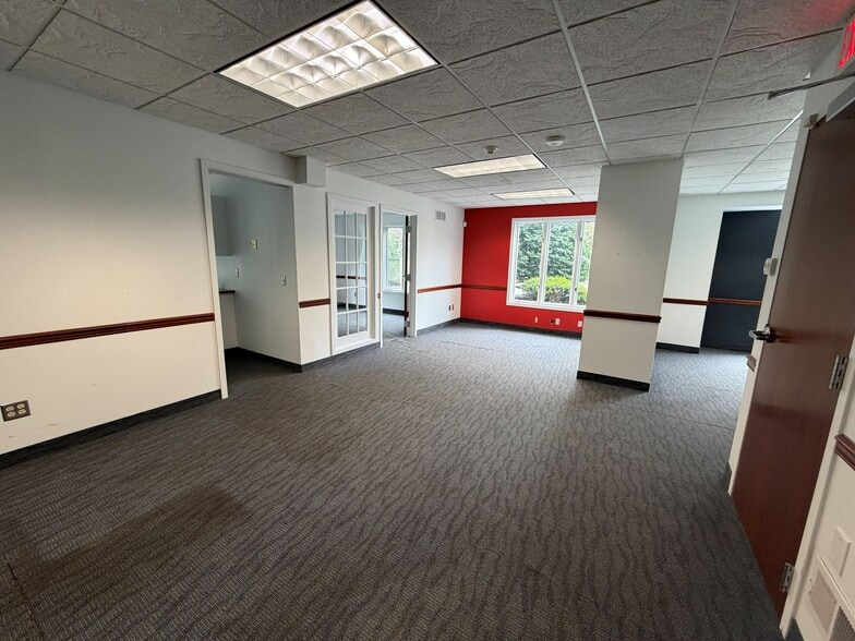 10 Grove St, Pittsford, NY for lease - Building Photo - Image 2 of 13