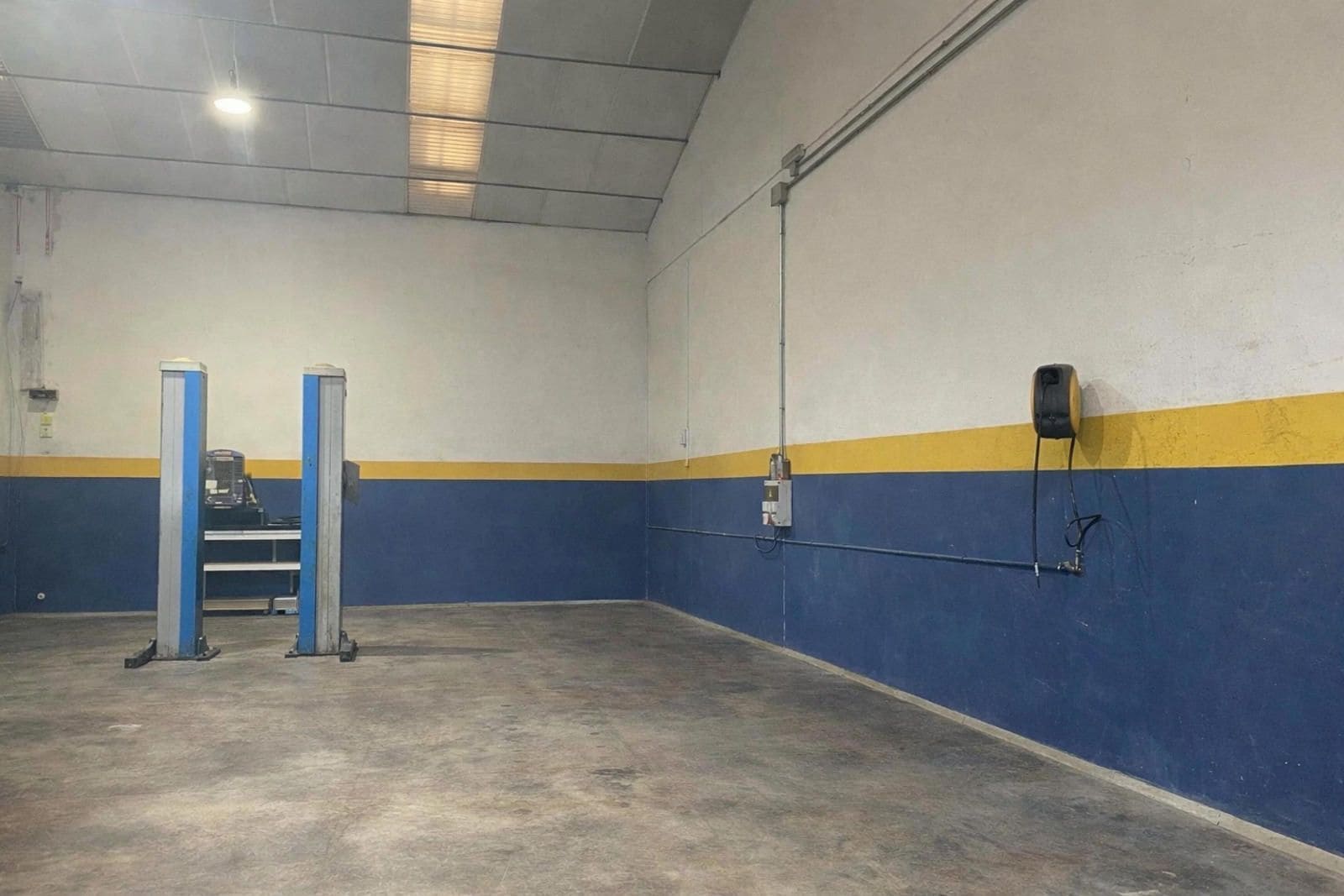 Industrial in Azuqueca de Henares, Guadalajara for lease Primary Photo- Image 1 of 3