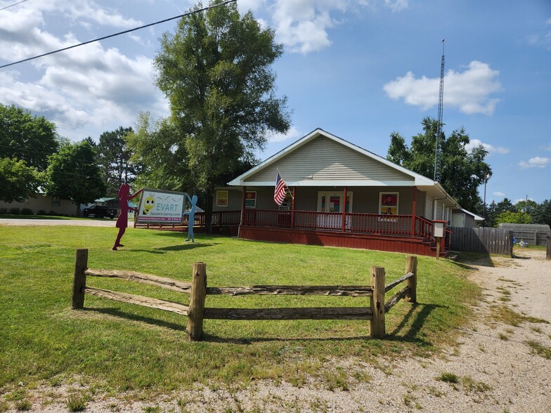 901 N Main St, Evart, MI à vendre - Photo principale - Image 1 de 10