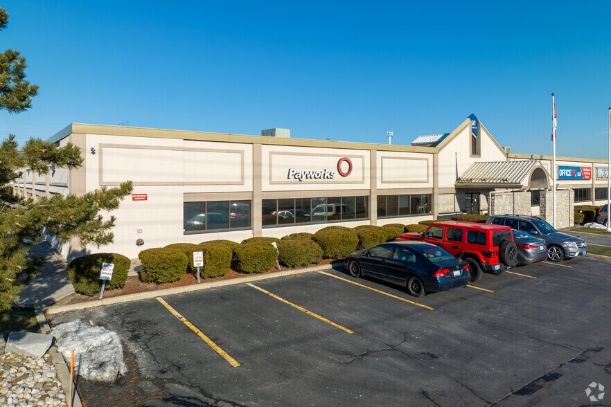 50 Ronson Dr, Toronto, ON à louer - Photo principale - Image 1 de 6