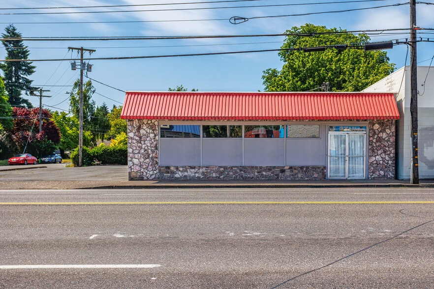 10234 NE Glisan St, Portland, OR for lease - Building Photo - Image 1 of 32