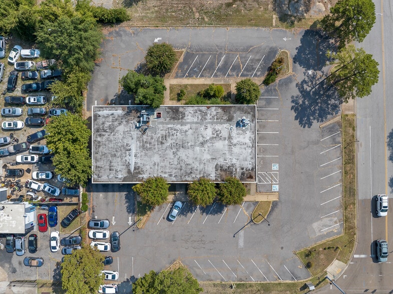 2015 E Brooks Rd, Memphis, TN for sale - Building Photo - Image 2 of 4