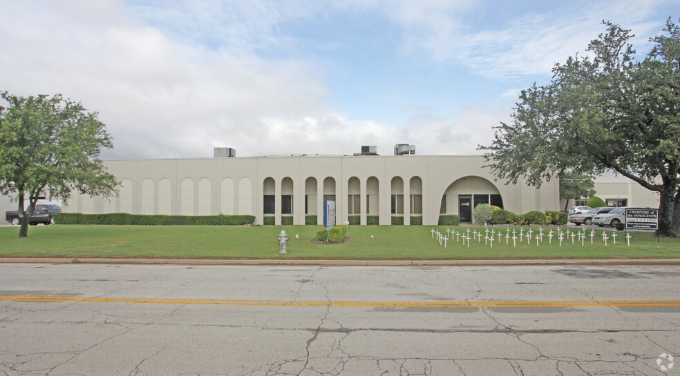 605 109th St, Arlington, TX for lease - Primary Photo - Image 1 of 4