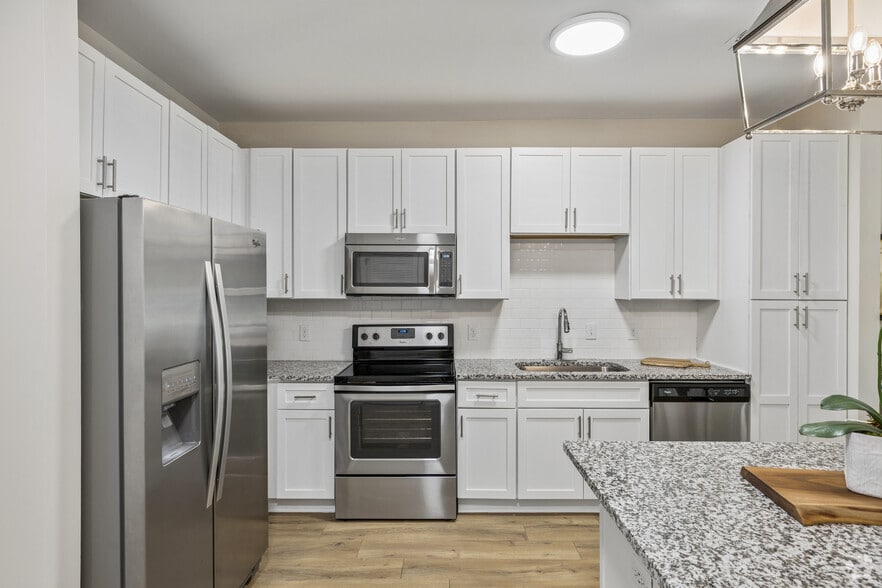211 River Landing Dr, Charleston, SC for lease - Interior Photo - Image 3 of 33