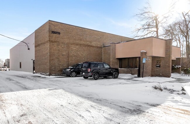 More details for 23370 Commerce Dr, Farmington Hills, MI - Flex for Lease