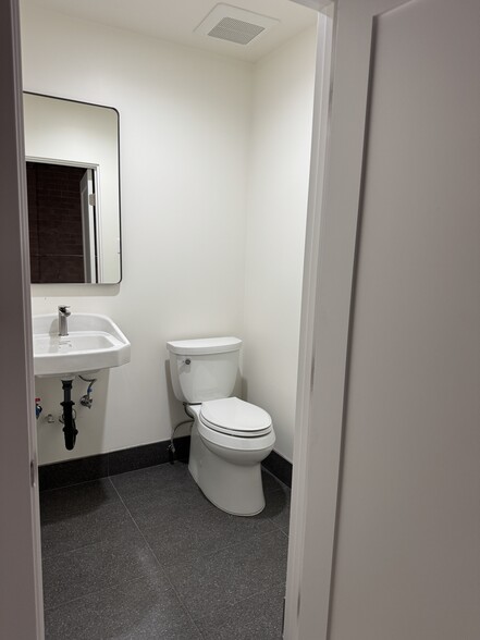 1726 N Ventura Ave, Ventura, CA for lease - Building Photo - Image 3 of 5