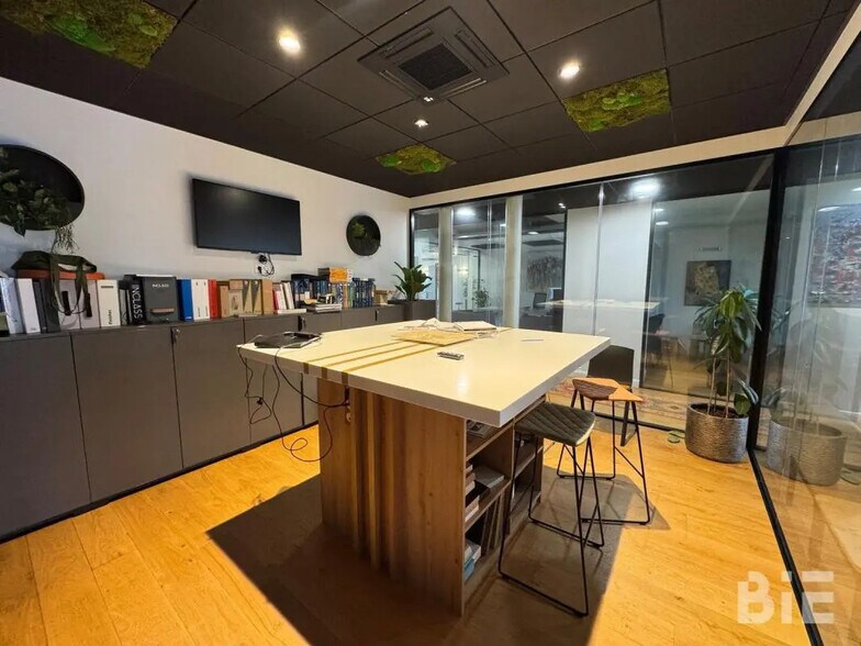 Office in Bègles for lease - Interior Photo - Image 3 of 6