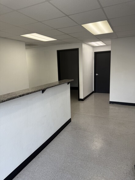 9011 Polaris Dr, Oklahoma City, OK for lease - Building Photo - Image 3 of 17