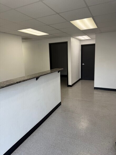 9011 Polaris Dr, Oklahoma City, OK à louer - Photo du bâtiment - Image 3 de 17