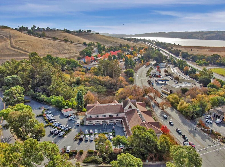1100 Rose Dr, Benicia, CA à louer - Photo du bâtiment - Image 3 de 10