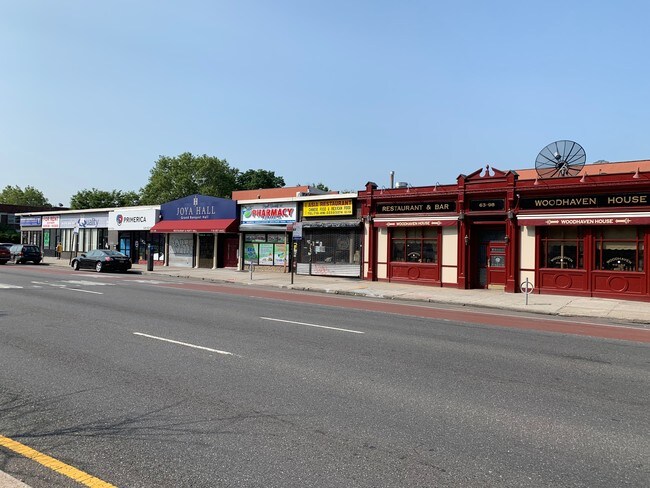 Plus de détails pour 63106 Woodhaven Blvd, Rego Park, NY - Commerce de détail à louer