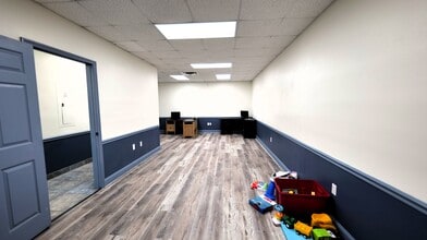 1750 N 50th St, Tampa, FL for lease Interior Photo- Image 2 of 13