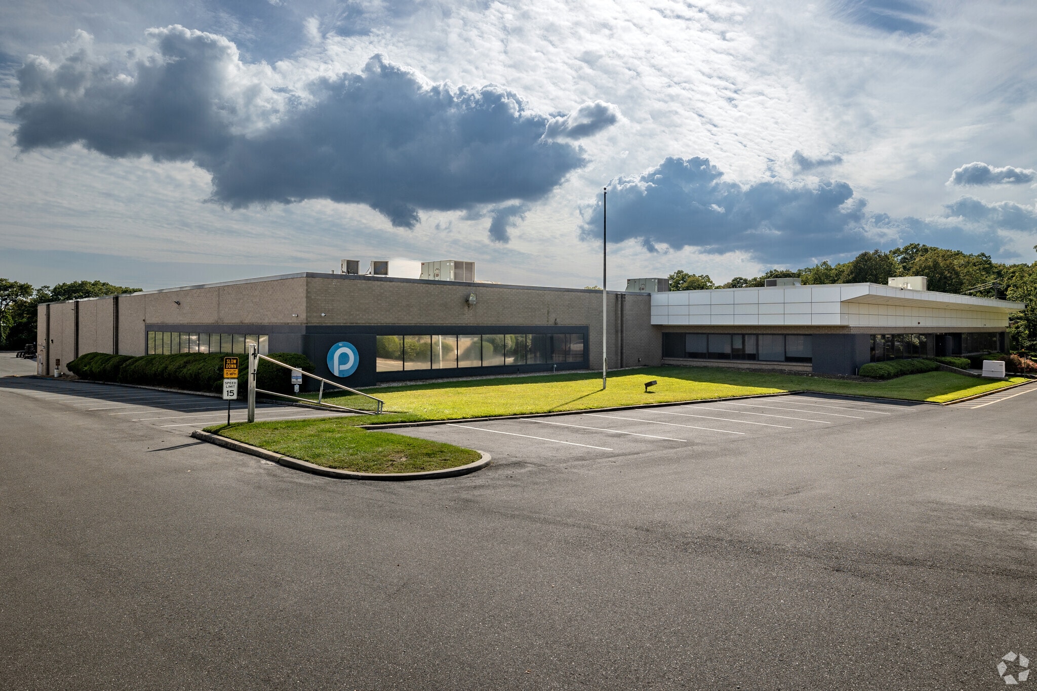 1516 Motor Pky, Hauppauge, NY for lease Primary Photo- Image 1 of 5