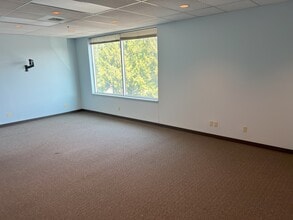 1011 SW Klickitat Way, Seattle, WA for lease Interior Photo- Image 2 of 2
