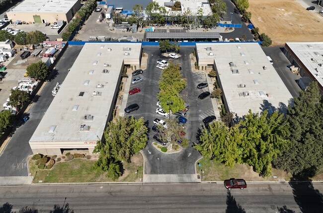 Plus de détails pour 4762 W Jennifer Ave, Fresno, CA - Industriel à louer