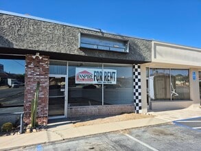 56330-56332 29 Palms Hwy, Yucca Valley, CA for lease Building Photo- Image 1 of 7