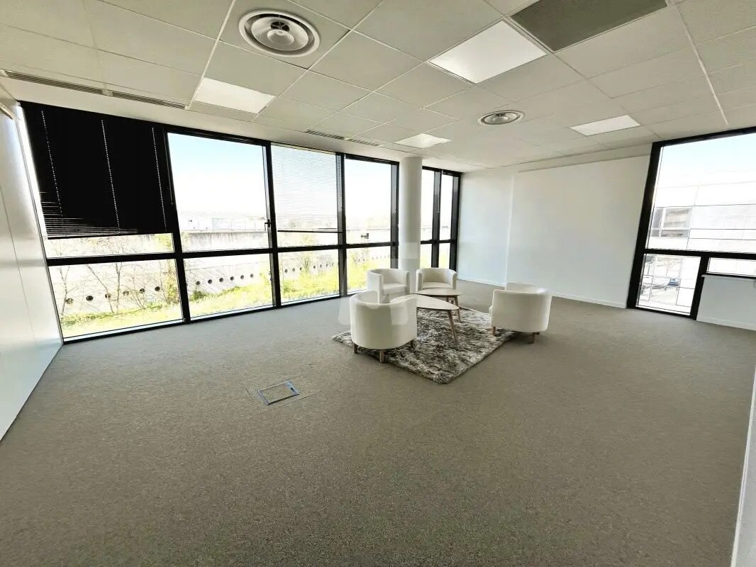 Office in Massy for lease Interior Photo- Image 1 of 7