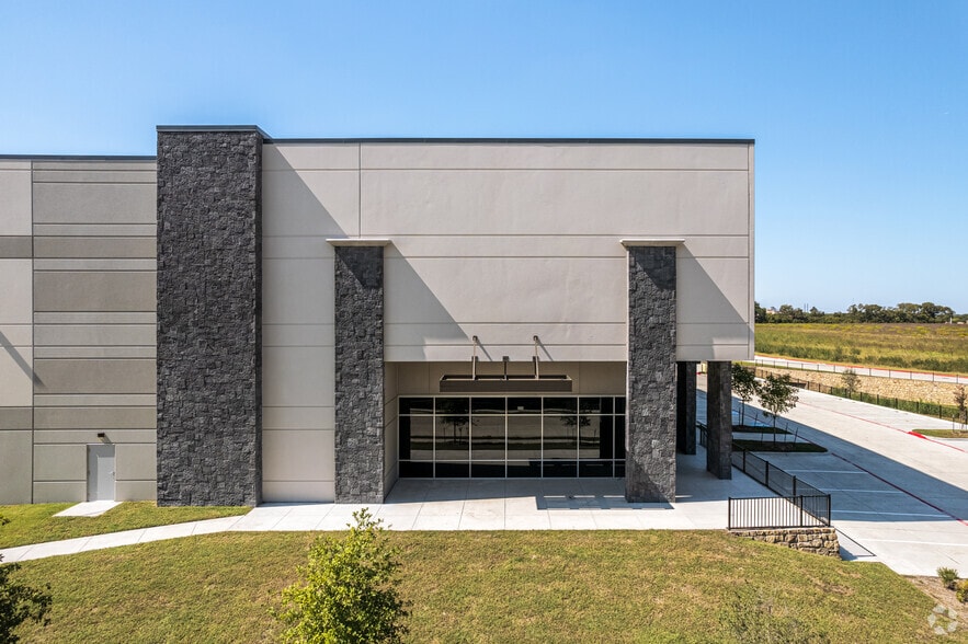 350 Cypress Hill Dr, McKinney, TX for lease - Building Photo - Image 2 of 8