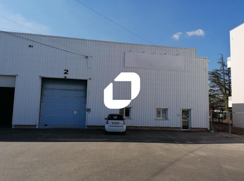 Flex dans Belleville-en-Beaujolais à louer - Photo du bâtiment - Image 3 de 9