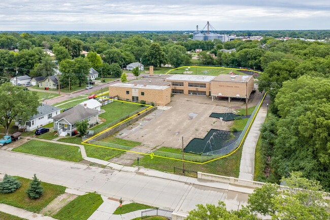 Plus de détails pour 613 Mulberry St, Yankton, SD - Spécialité aux enchères