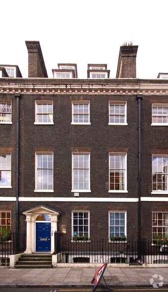 15 Southampton Pl, Londres à louer - Photo principale - Image 1 de 3
