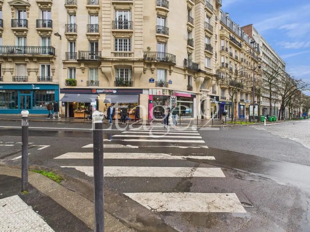 Retail in Paris for sale Building Photo- Image 1 of 6