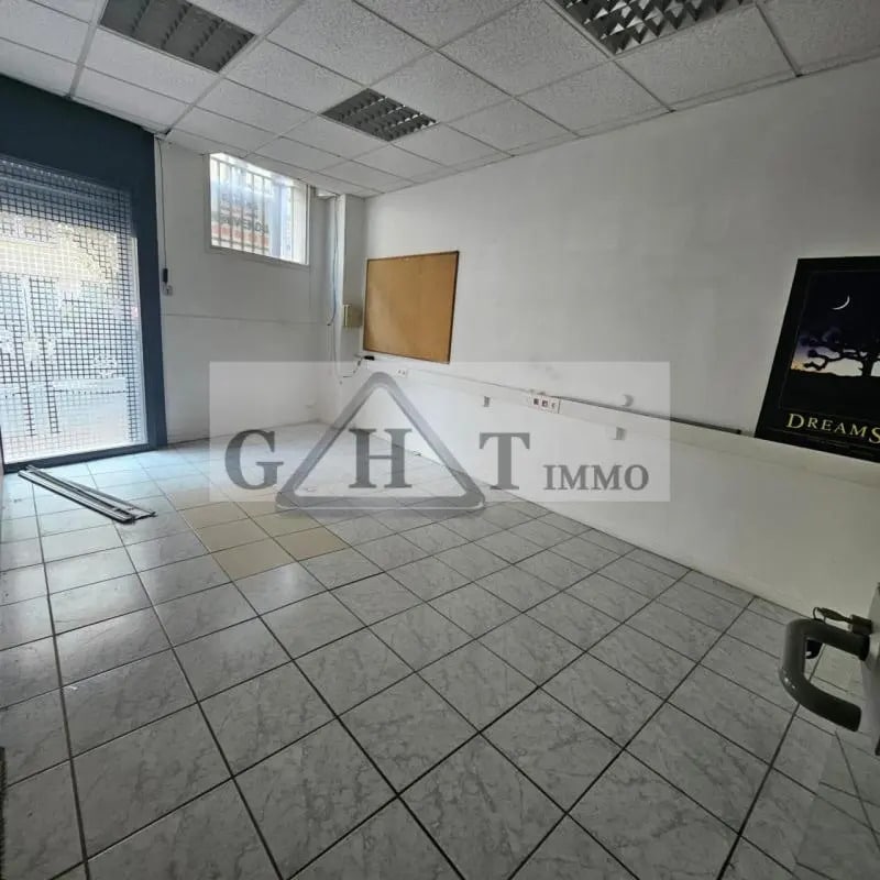 Retail in Charenton-le-Pont for sale Interior Photo- Image 1 of 6