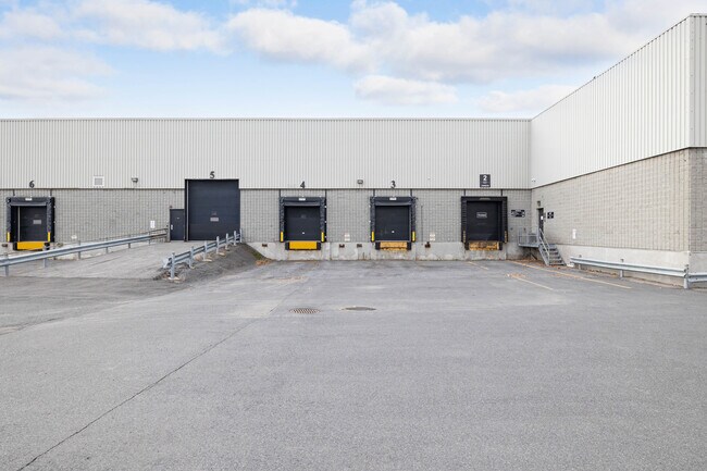 More details for 867-877 Boul Jean-Paul-Vincent, Longueuil, QC - Office for Lease