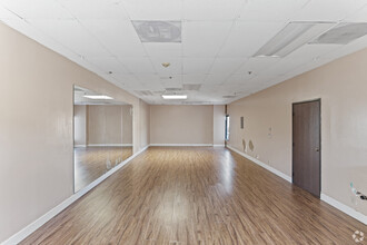 1575 N Lake Ave, Pasadena, CA for lease Interior Photo- Image 1 of 1