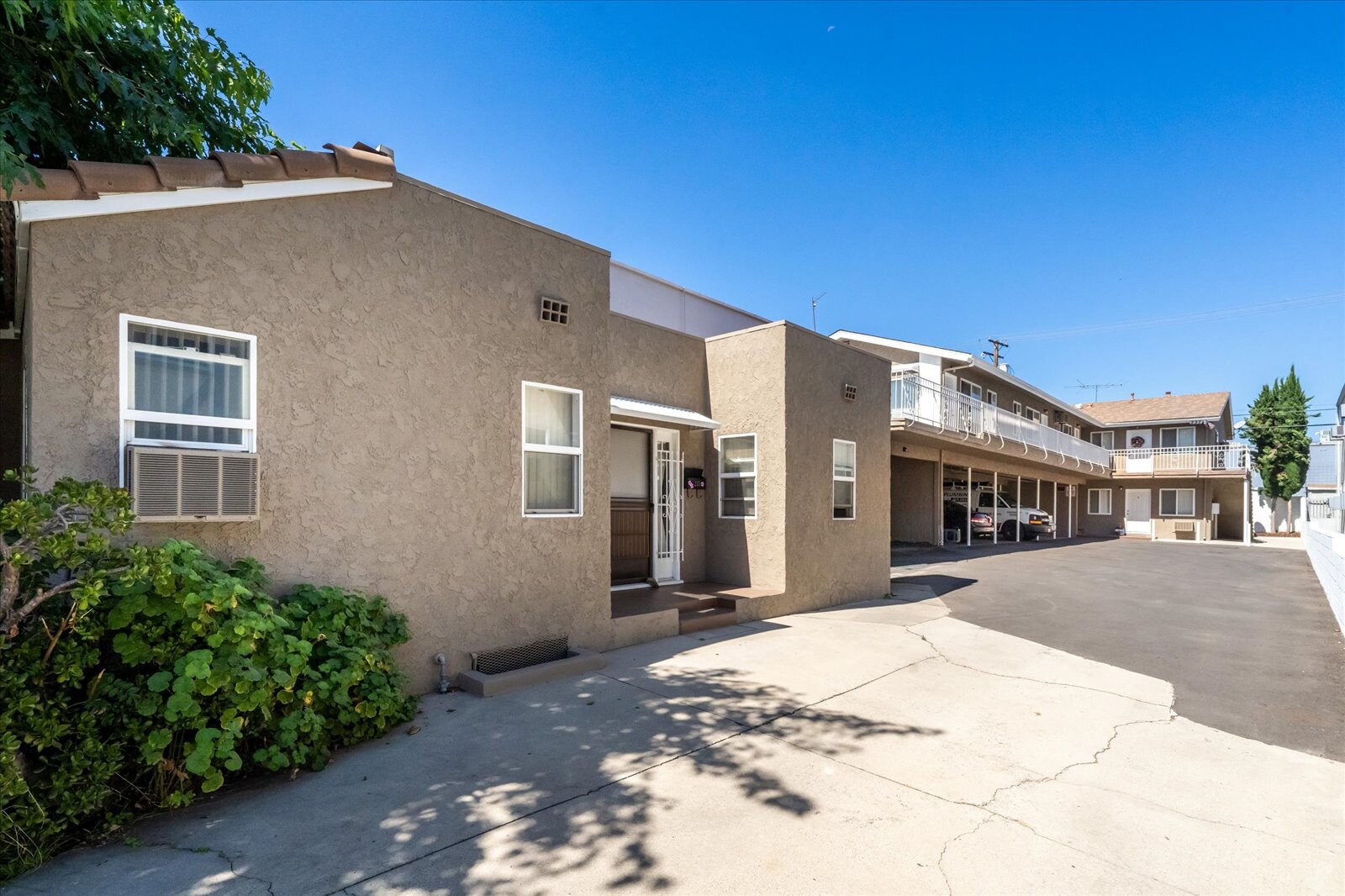 235 W Tujunga Ave, Burbank, CA à vendre Photo du bâtiment- Image 1 de 1