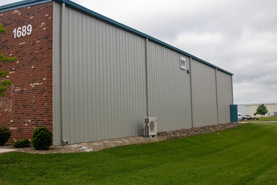1689 N Michigan Rd, Shelbyville, IN à vendre - Photo du bâtiment - Image 3 de 4