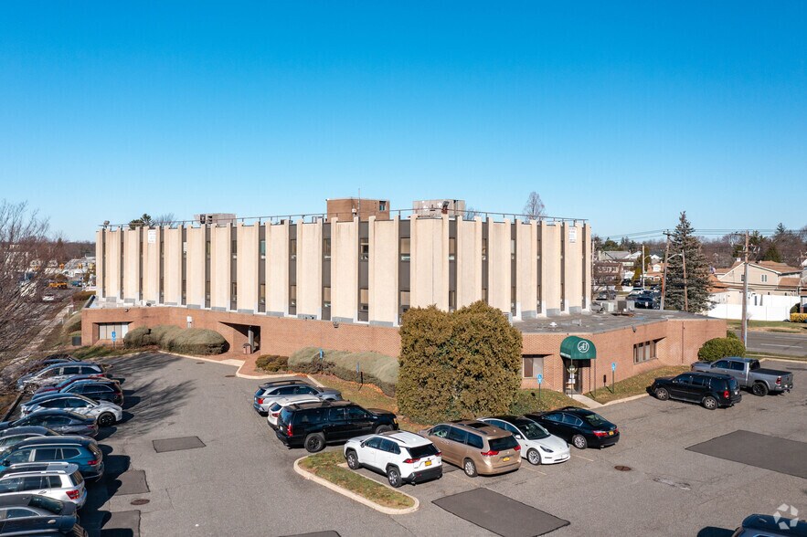 120 Bethpage Rd, Hicksville, NY à louer - Photo du bâtiment - Image 3 de 10