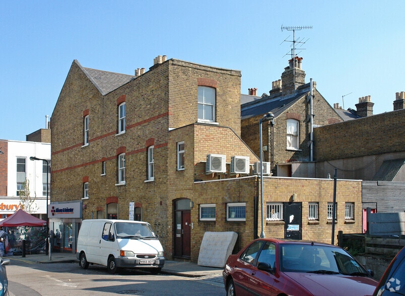 67-67A High Rd, London for lease - Building Photo - Image 1 of 4