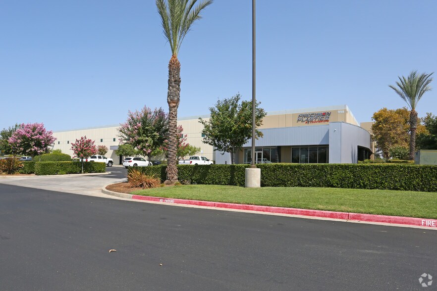 998 N Temperance Ave, Clovis, CA à louer - Photo du bâtiment - Image 2 de 9