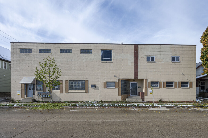 1959 S 54th St, West Allis, WI à vendre - Photo du bâtiment - Image 1 de 1