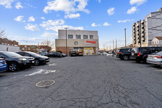 13259 Metropolitan Ave, Richmond Hill, NY for lease Building Photo- Image 2 of 15