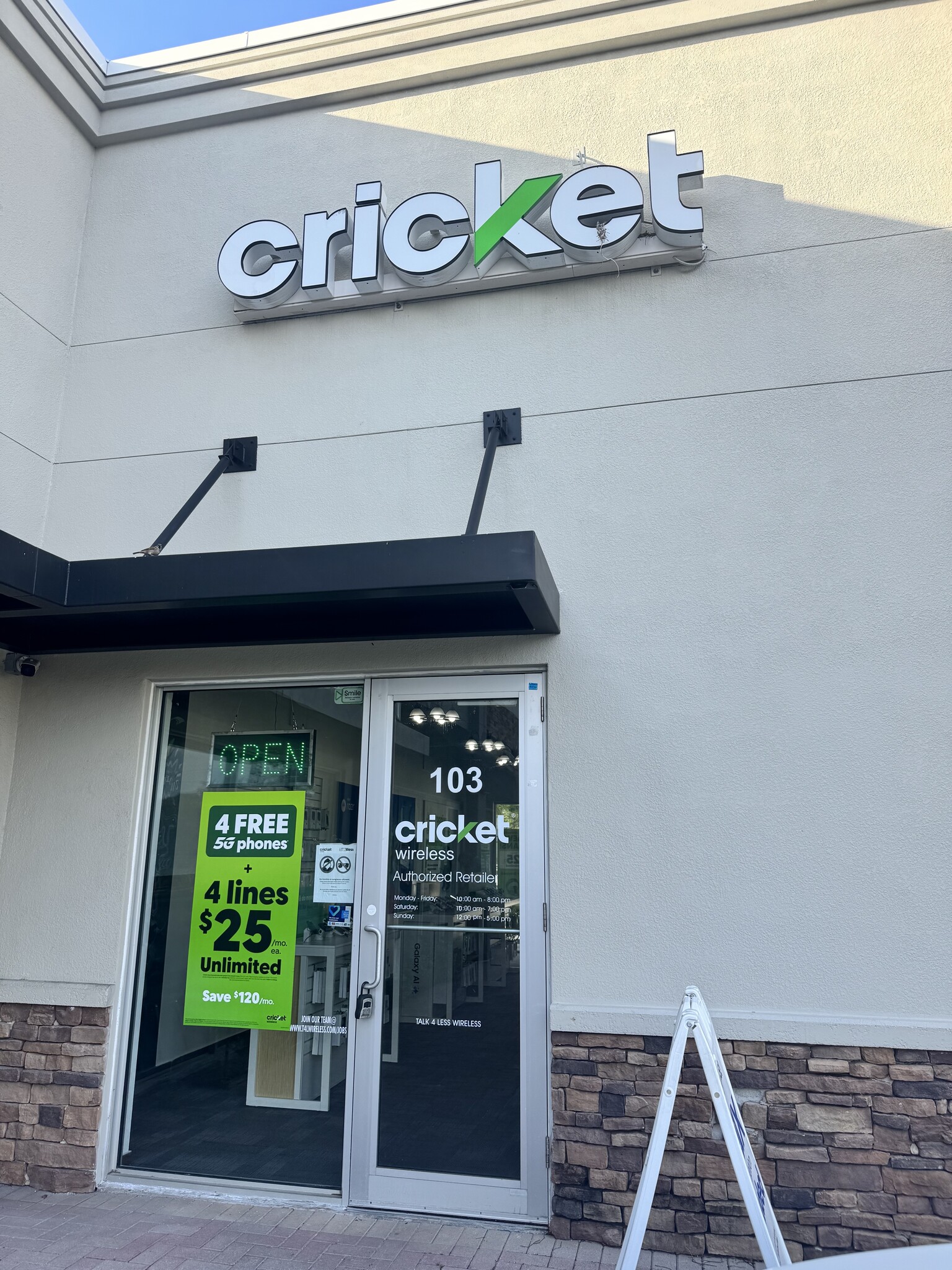 645-710 W Hallandale Beach Blvd, Hallandale, FL à louer Photo du bâtiment- Image 1 de 5