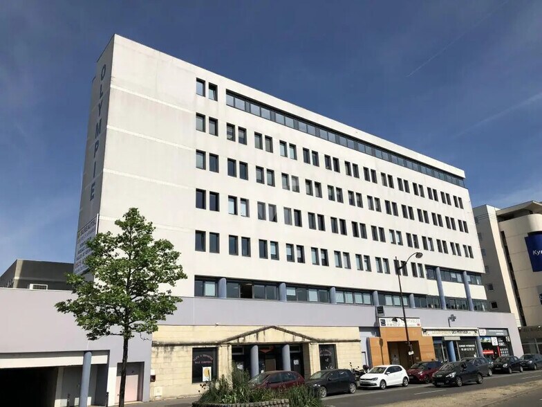 Bureau dans Viry-Châtillon à louer - Photo du bâtiment - Image 2 de 17